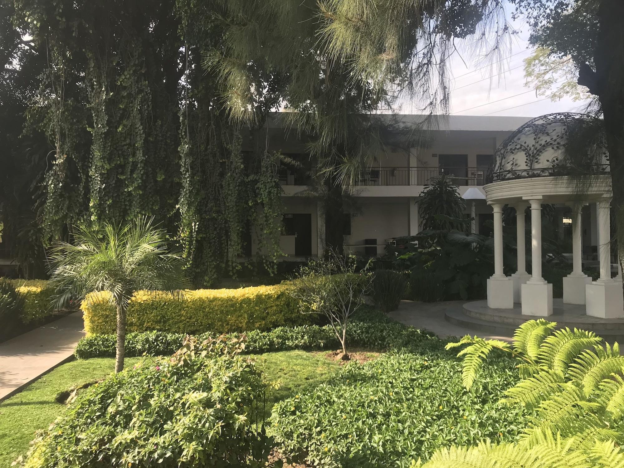 Hotel Ronda Minerva Гуадалахара Екстериор снимка