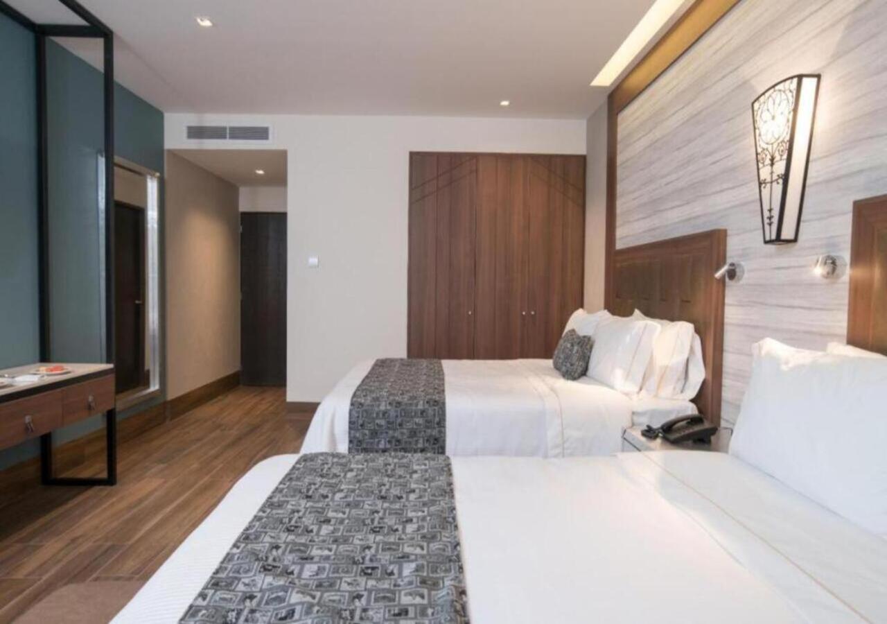 Hotel Ronda Minerva Гуадалахара Екстериор снимка