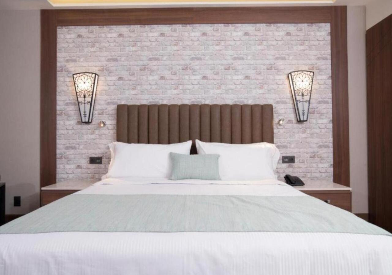 Hotel Ronda Minerva Гуадалахара Екстериор снимка